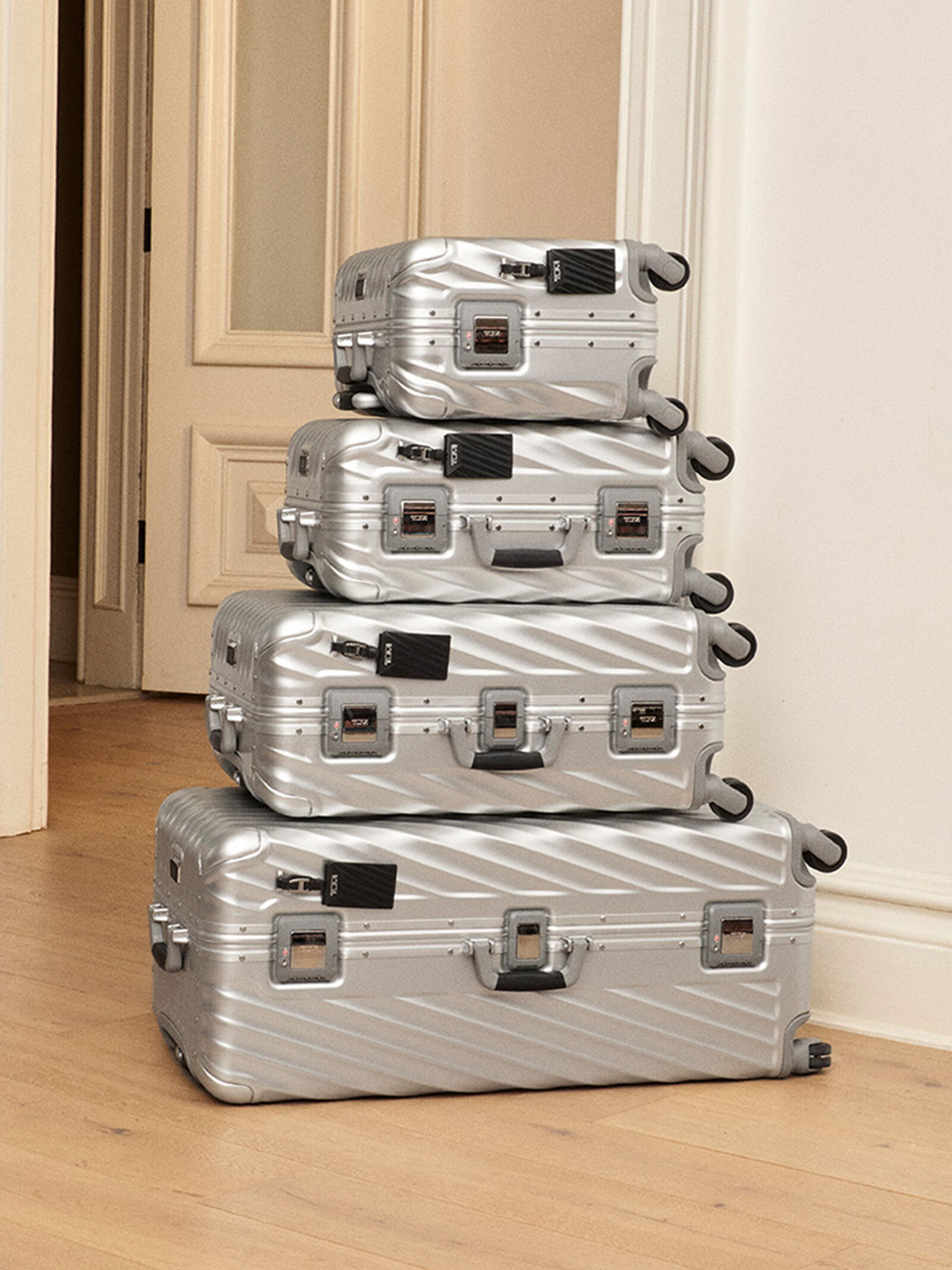 Tumi suitcases uk online