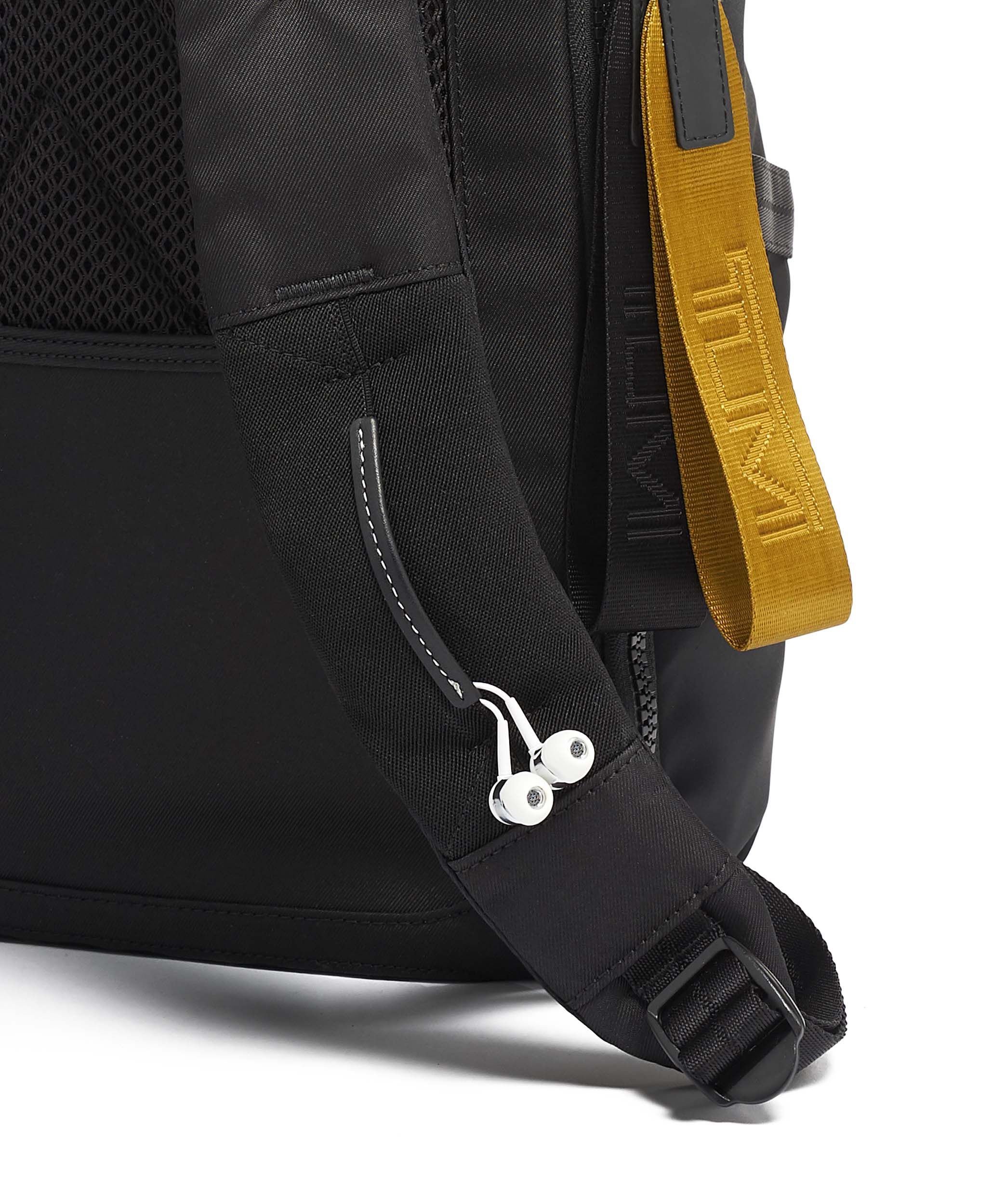 tumi harrison sling