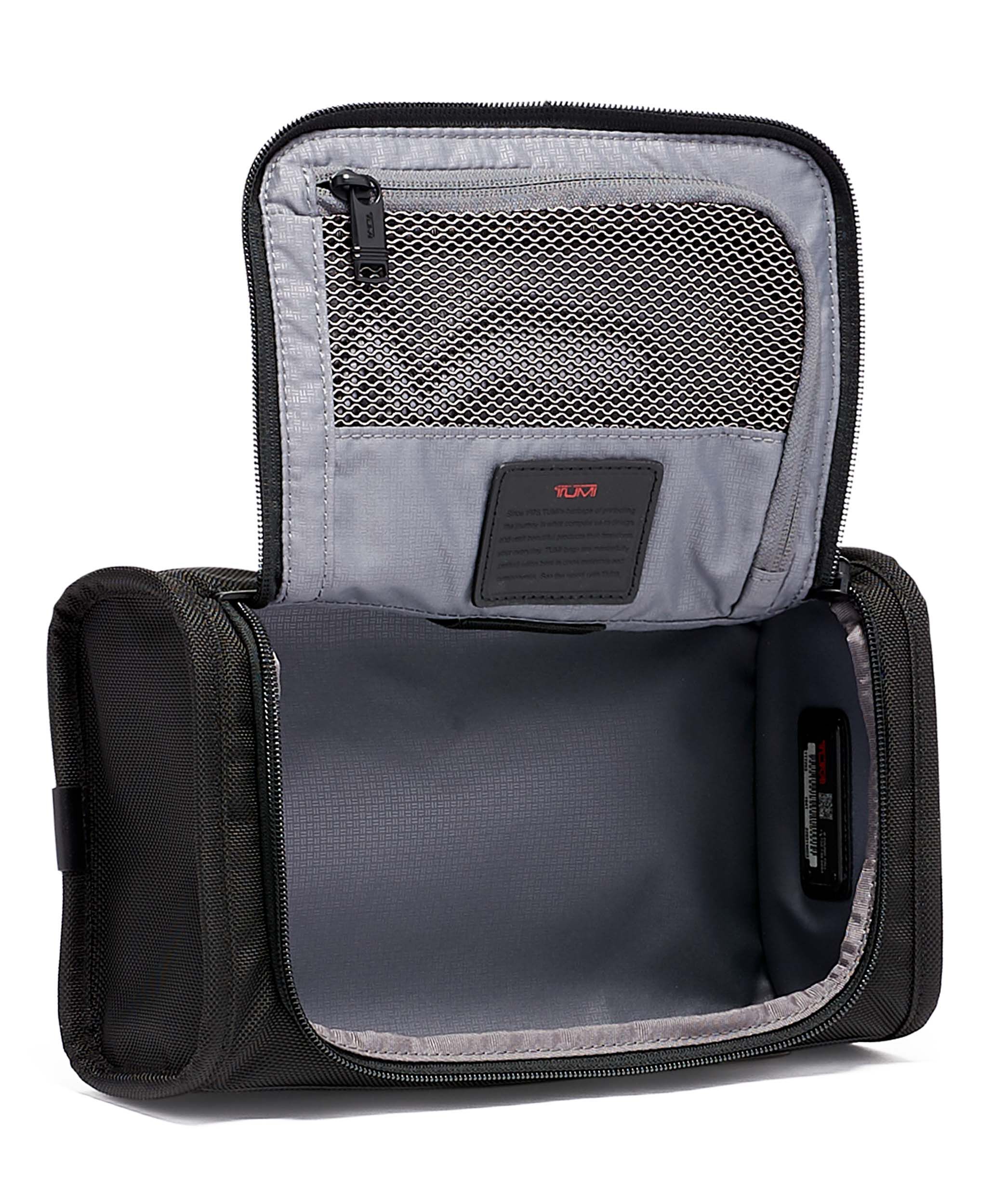 tumi toiletry kit