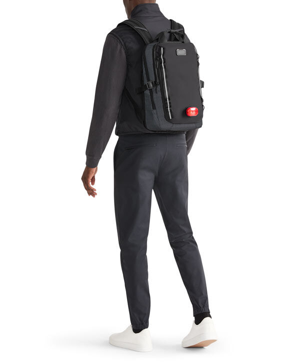 TUMI ブラック 多機能バックパック 146566_T522_hi-res_alt4_5.jpg?
