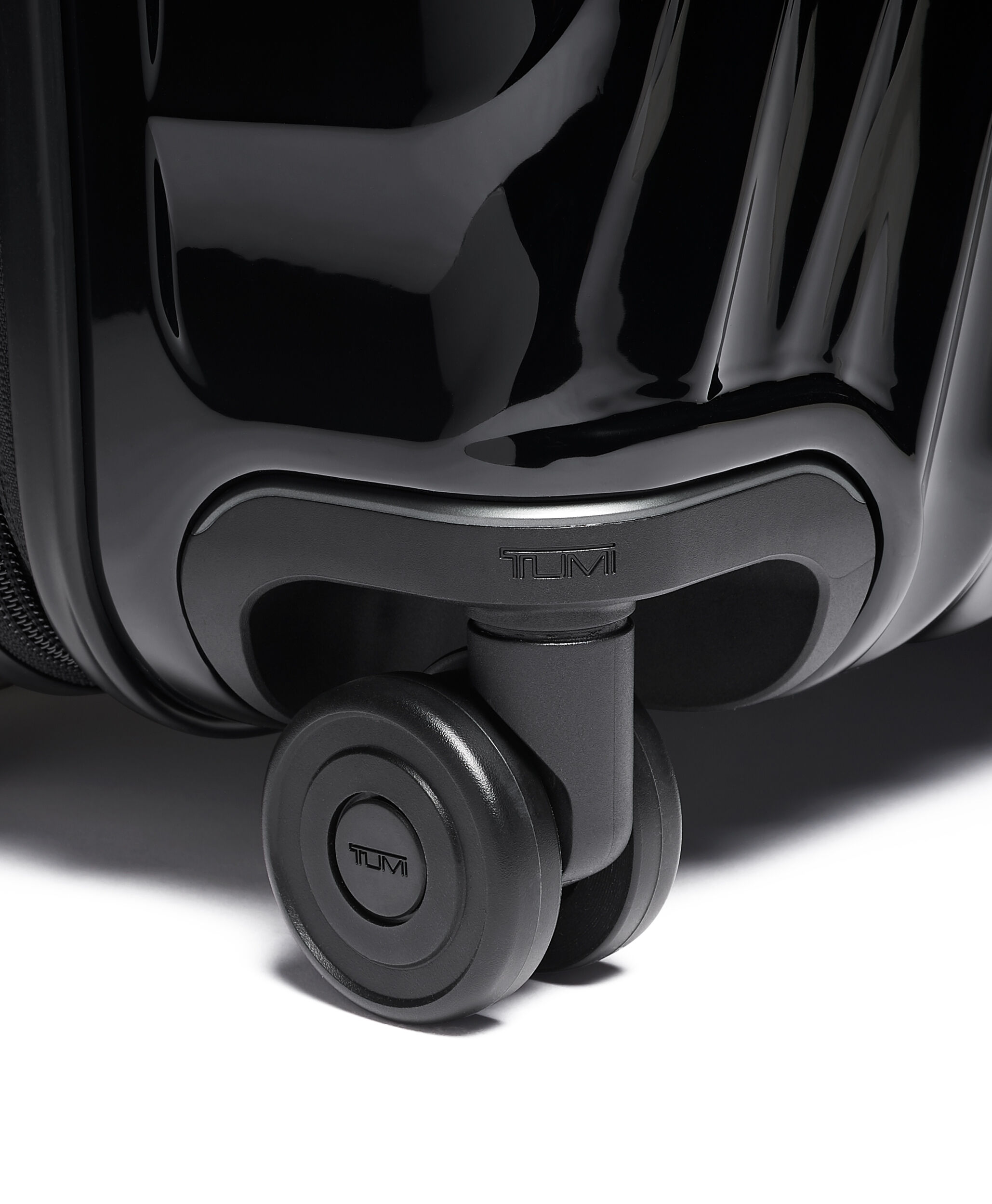 Tumi trunk luggage outlet