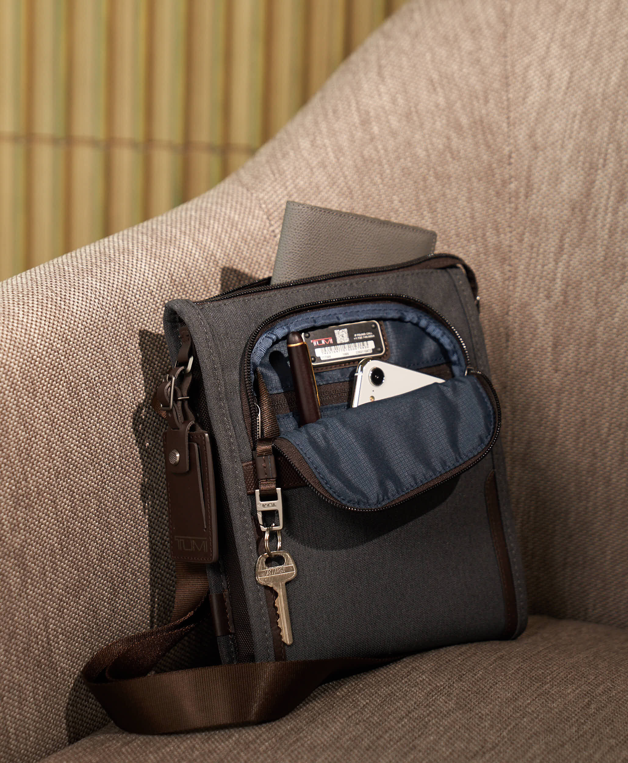 alpha 3 medium travel tote