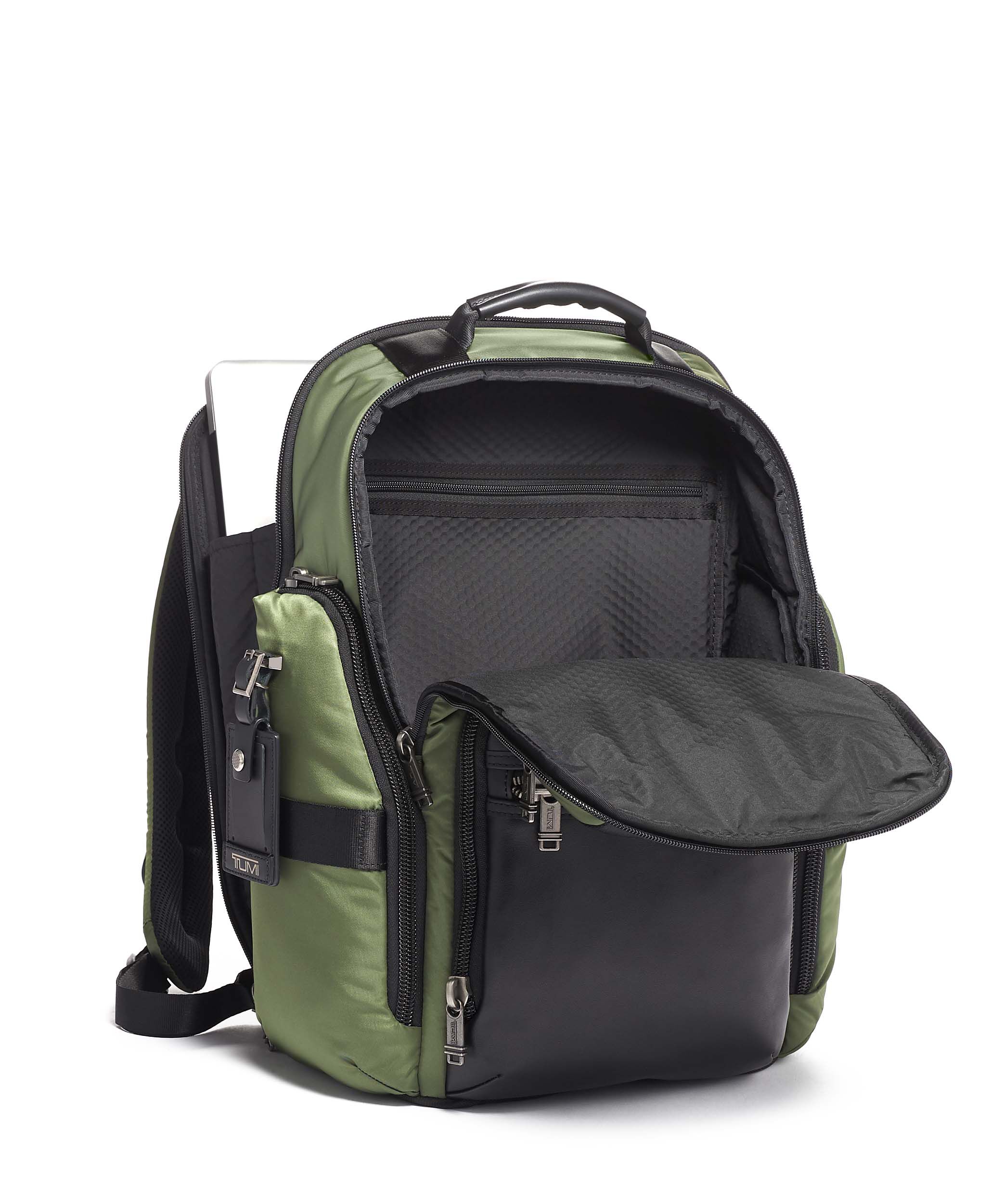 tumi deluxe brief pack