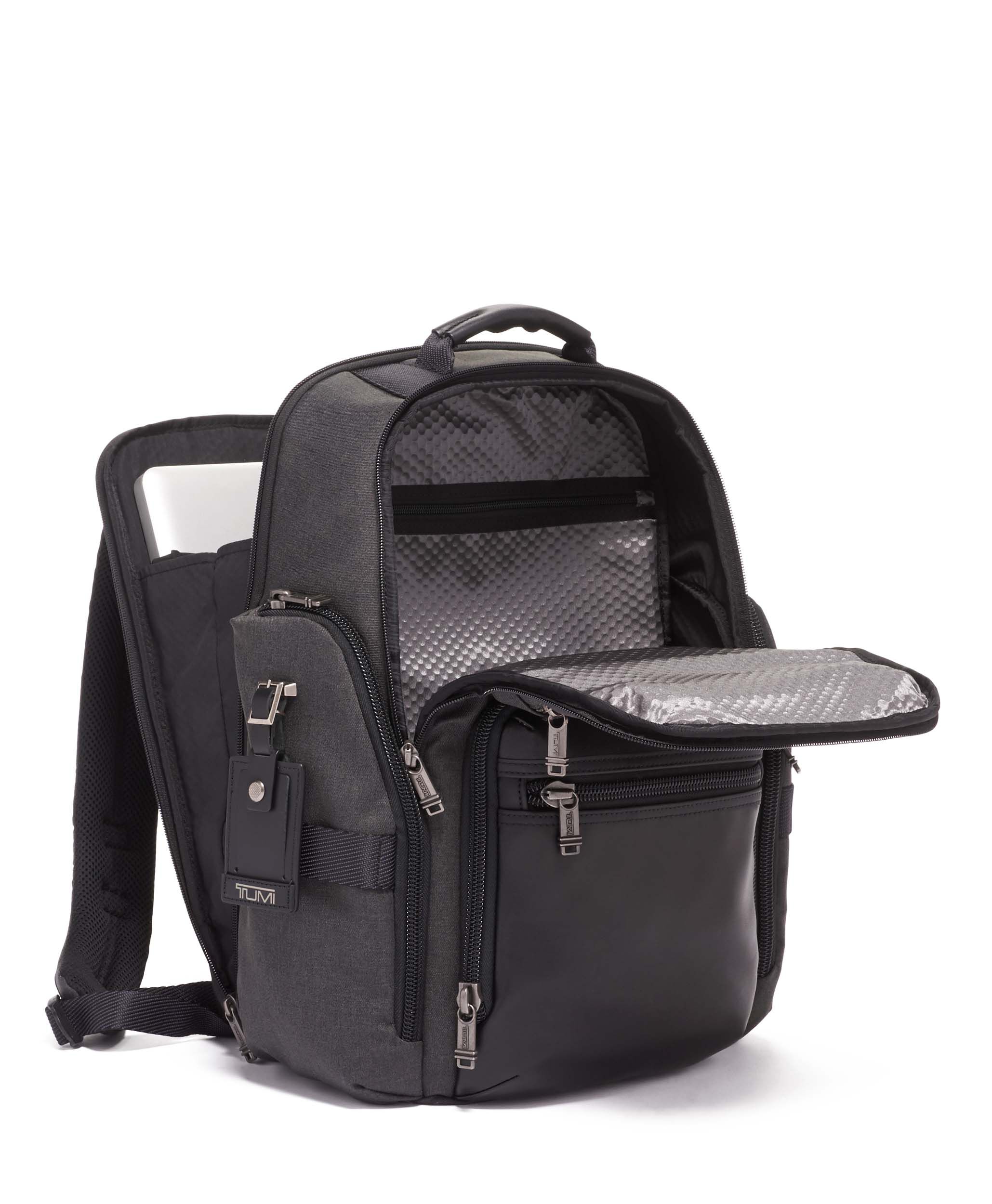 tumi deluxe brief pack
