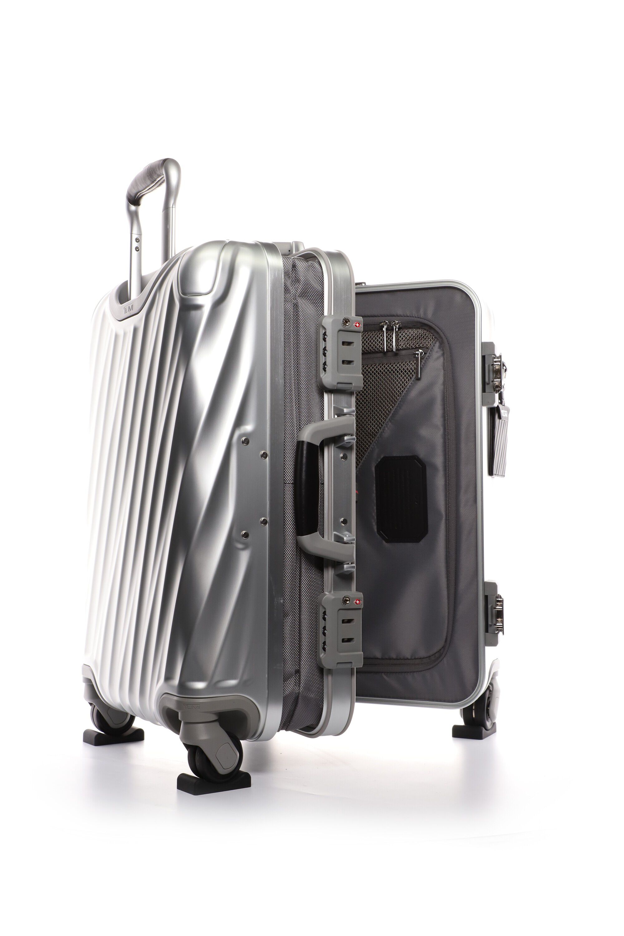 Tumi luggage weight online