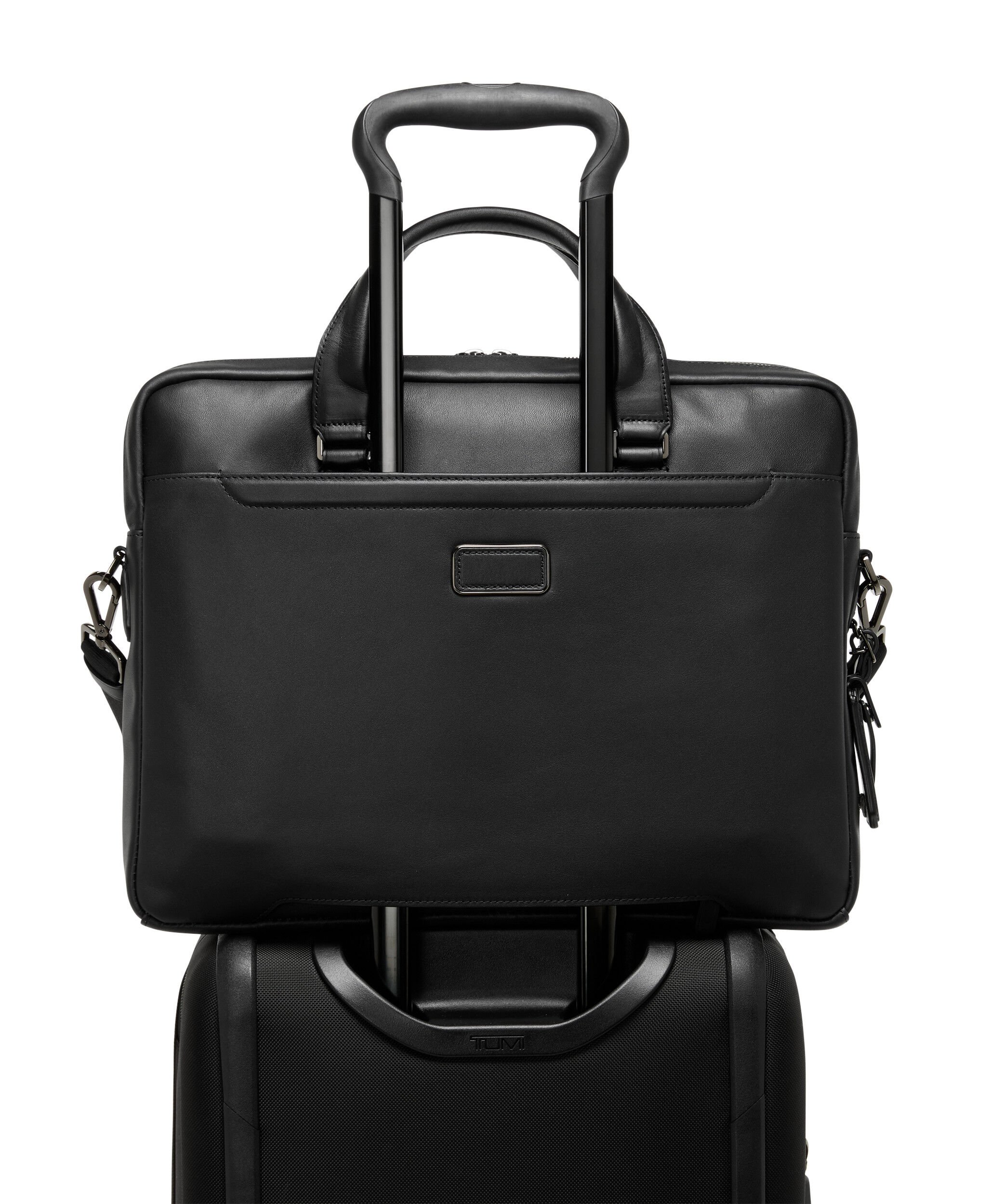 しぶTUMI Harrison Brief 068917IRN TUMI Harrison Sycamore Slim Leather Brief Black at