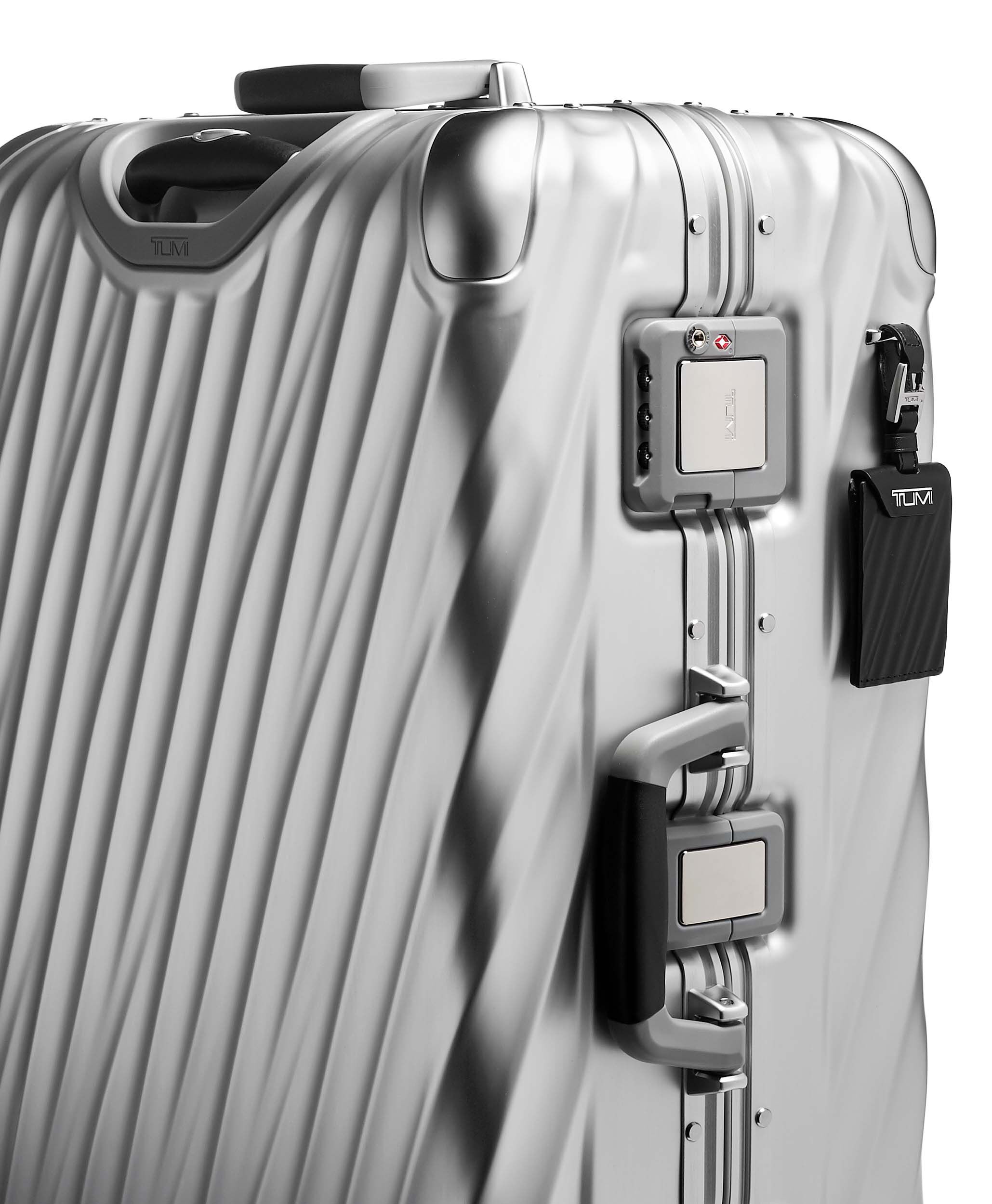tumi bags uk