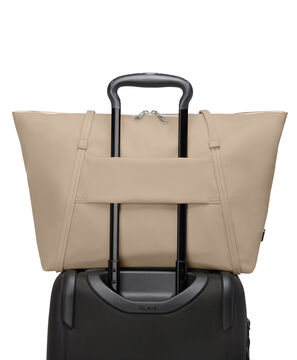 Voyageur Q Tote