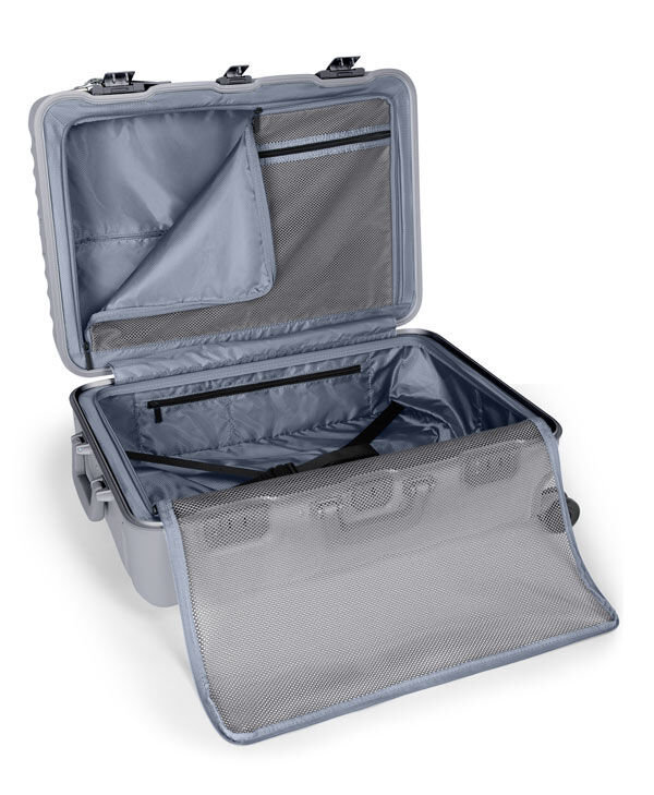 Packing checked luggage 2025