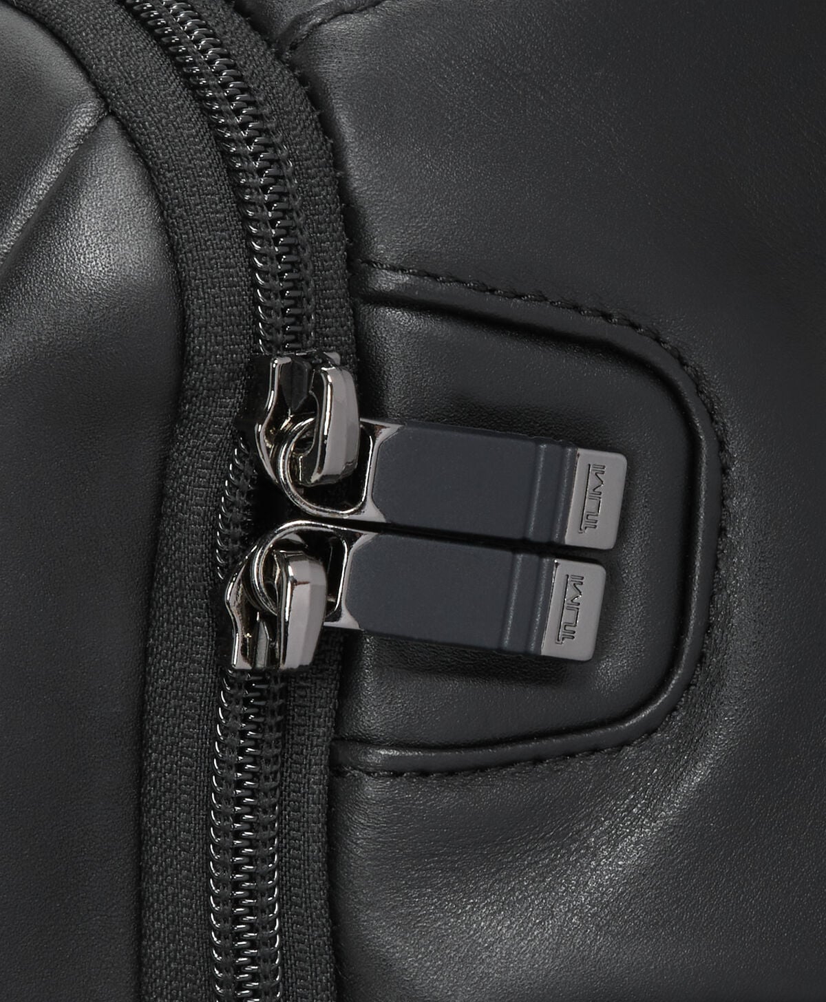 Alpha Medium 15" Expandable Briefcase