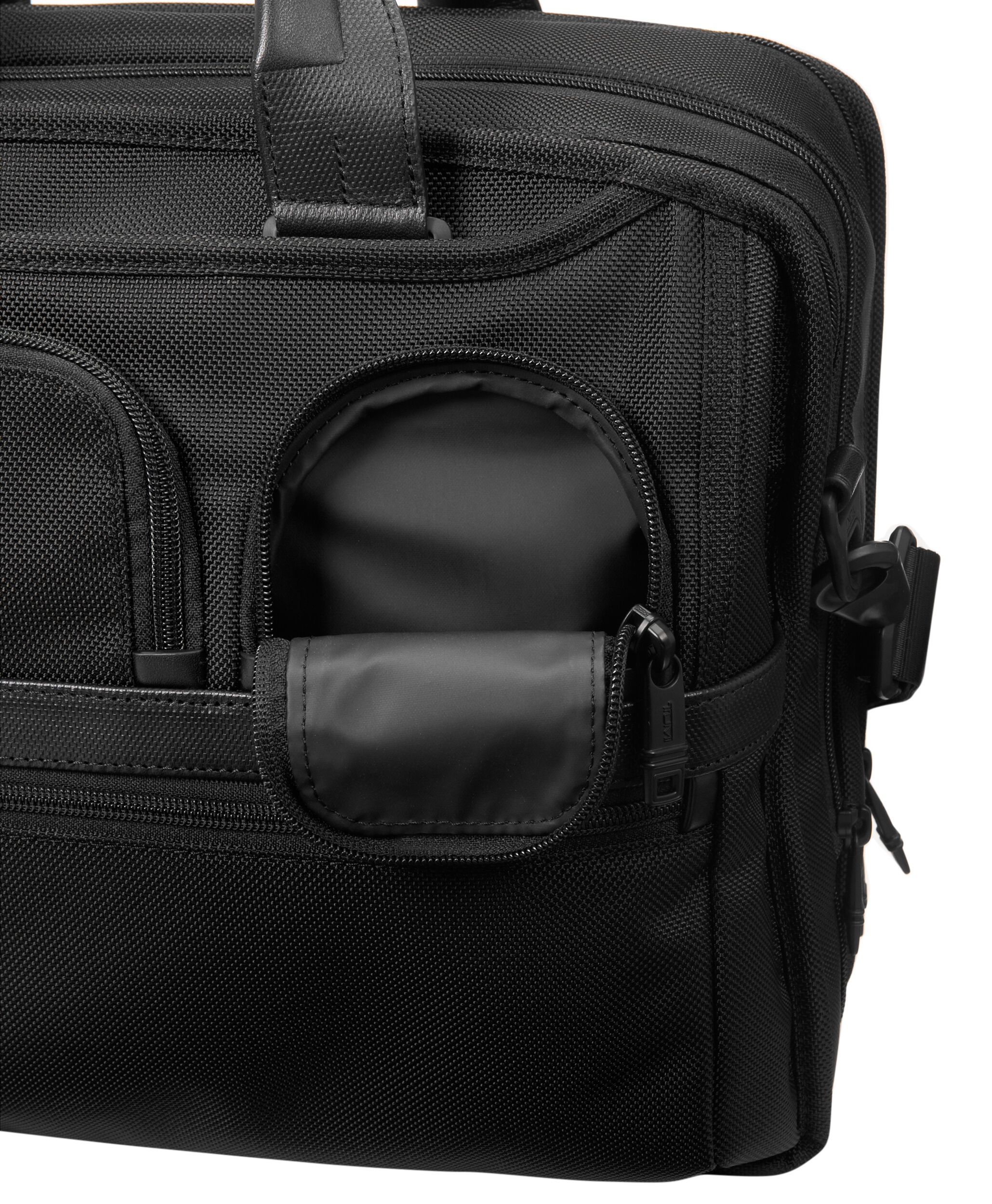 tumi alpha 2 slim messenger