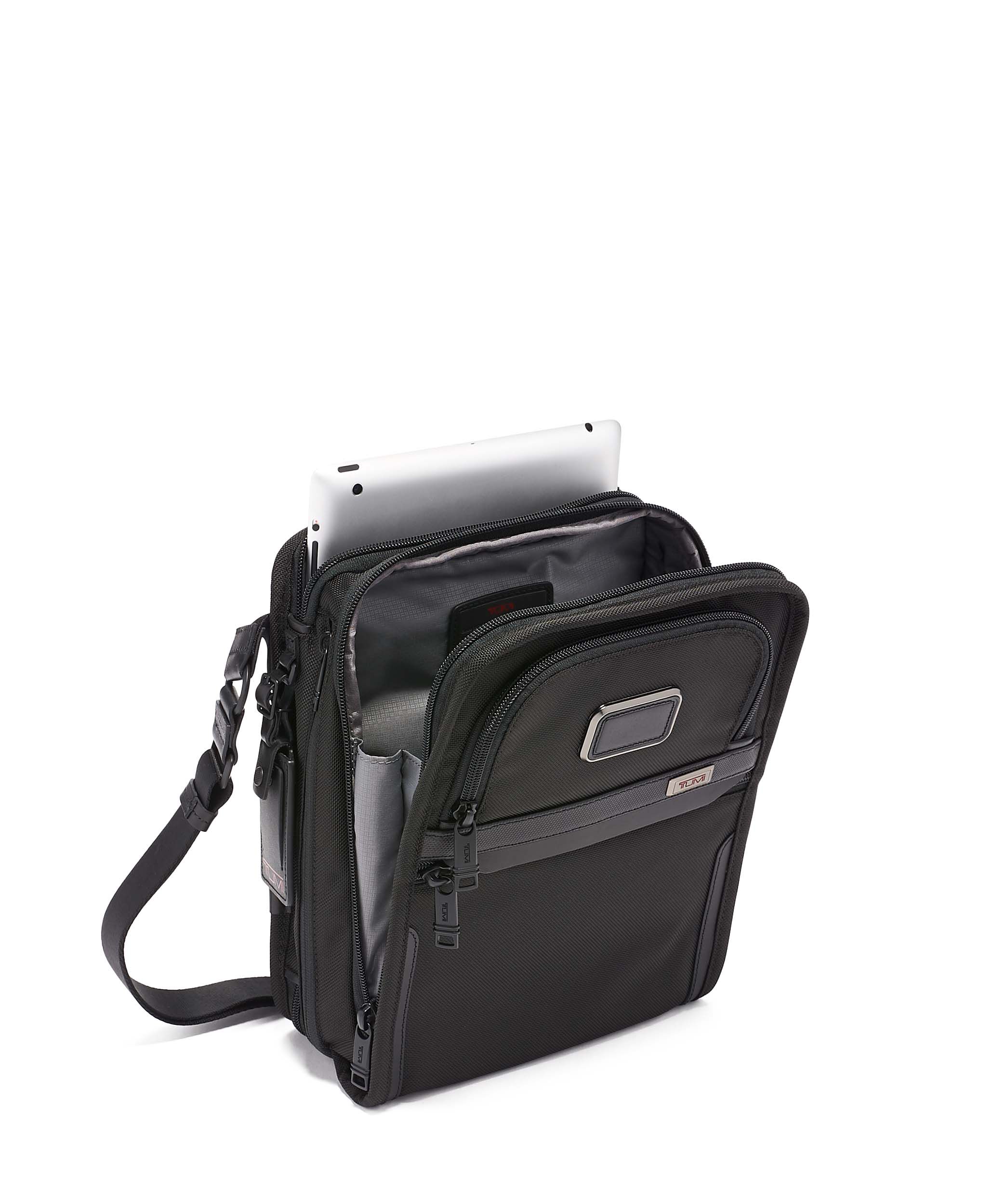 Medium travel tote alpha 3 2025
