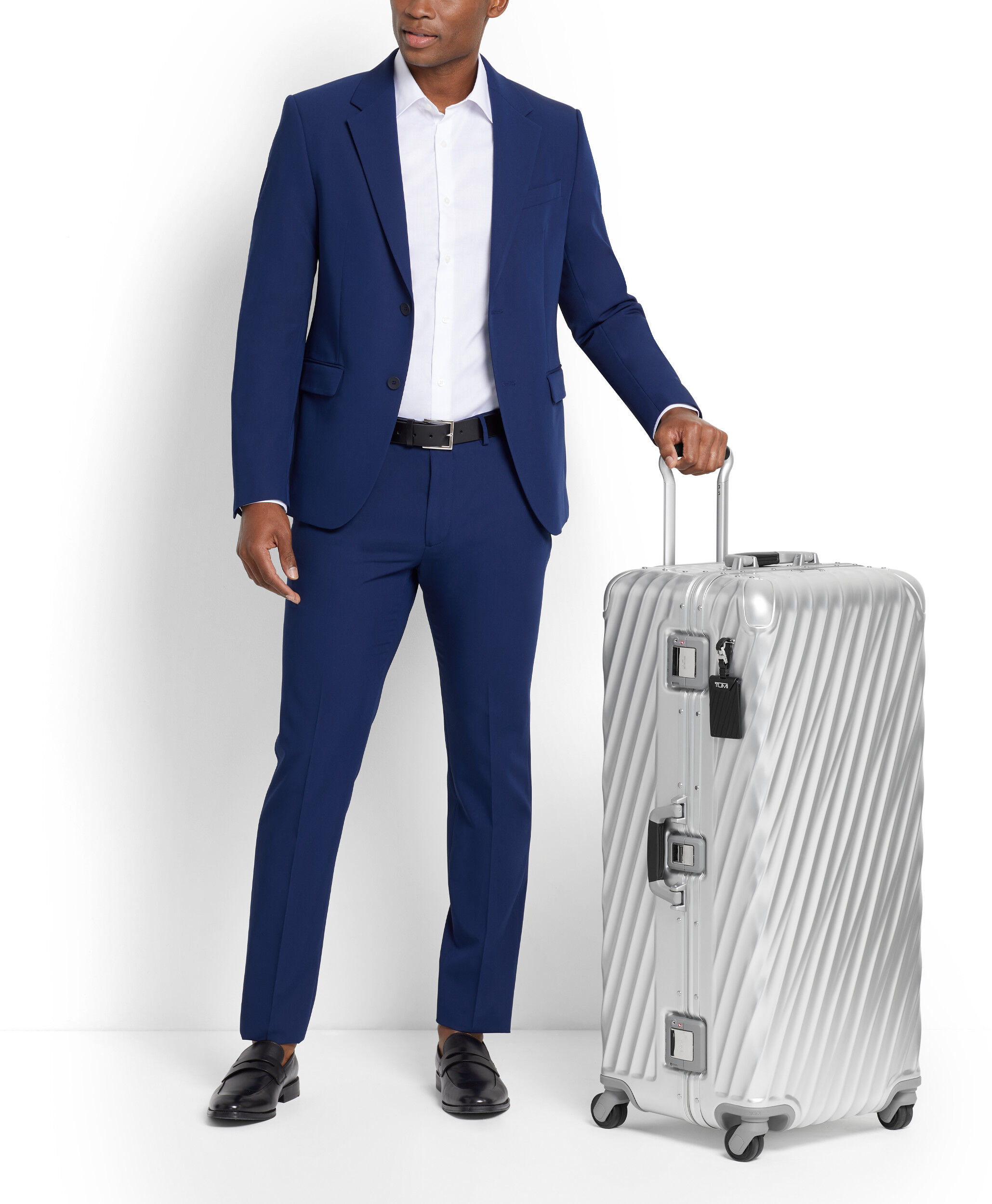 19 Degree Aluminium Rolling Trunk 87 cm Silver | TUMI UK