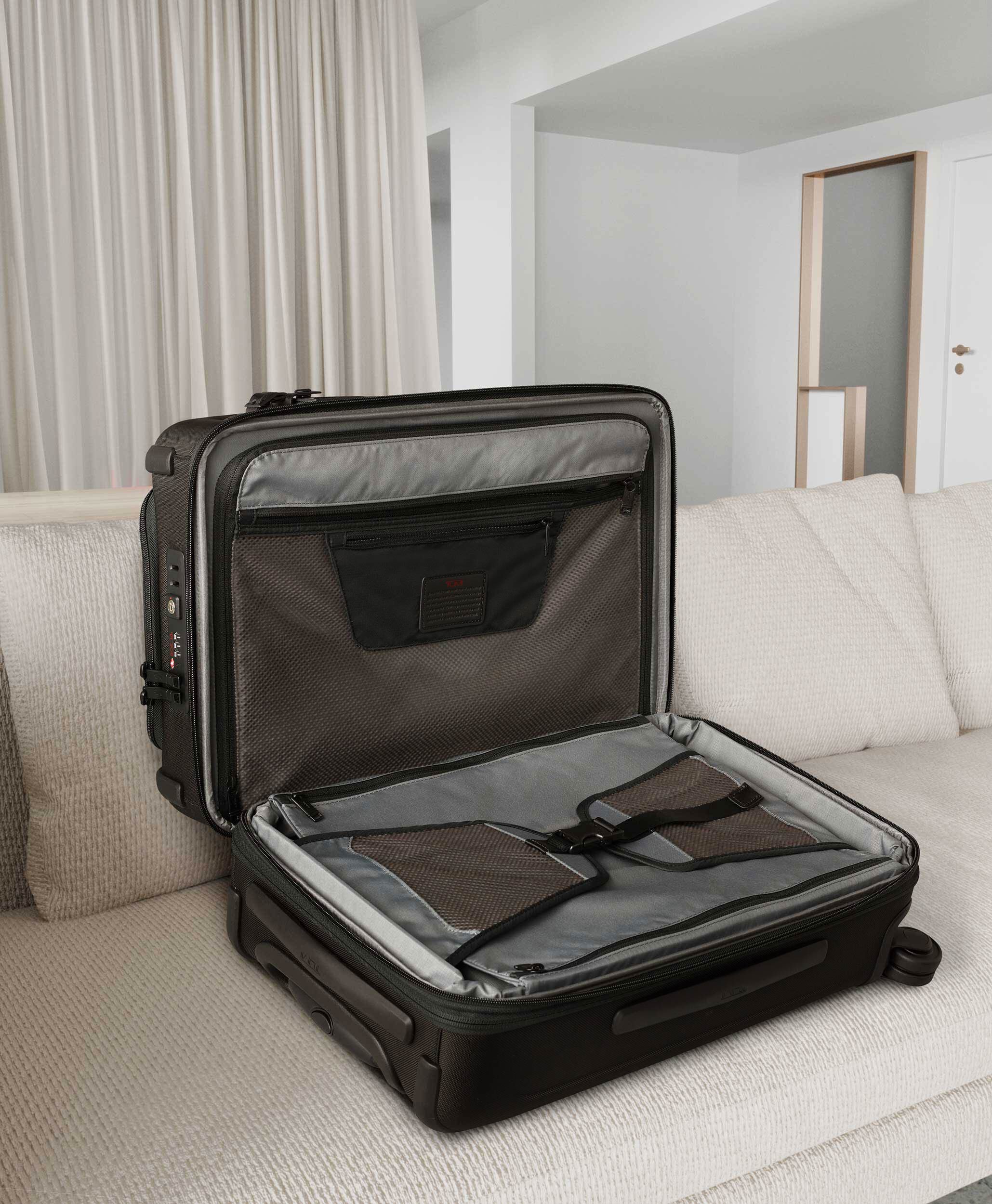 Tumi alpha international carry on 2025
