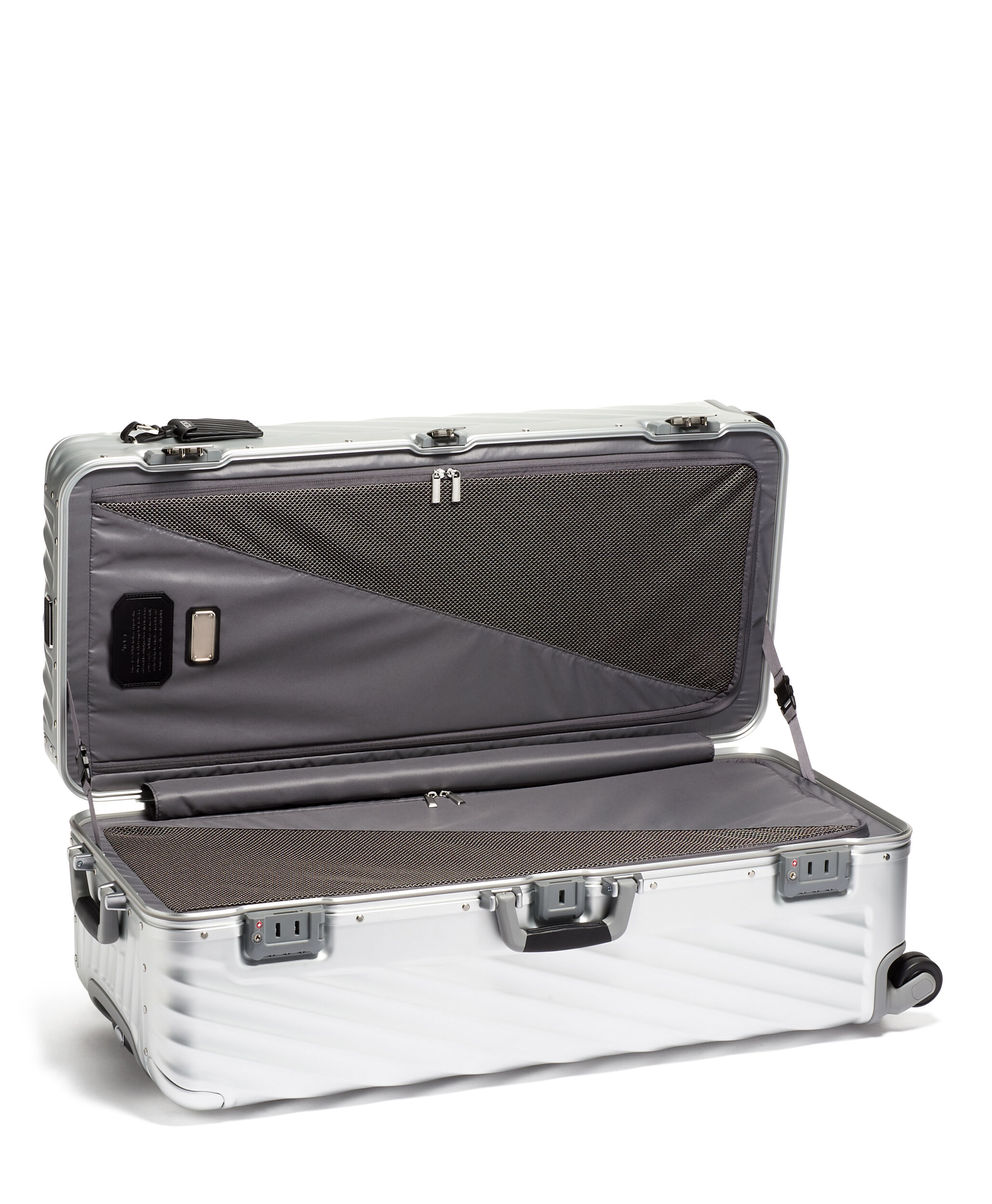 19 Degree Aluminium Rolling Trunk 87 cm TUMI UK